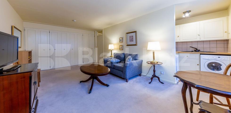 Fantastic studio loacted within a stones throw to Regents Park Cumberland Terrace Mews, Regents Park 